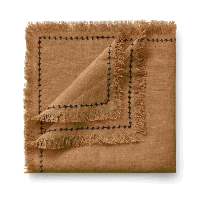 Салфетка из умягченного льна с вышитым кантом и бахромой горчичный, RestoTouch Textile, 45 x 45 см