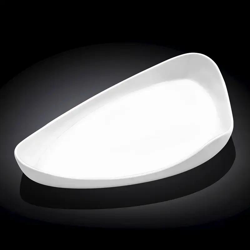 Блюдо треугольное, Wilmax , 41 х 23 см. 																