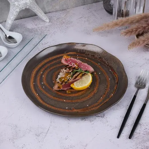 Тарелка, P.L. Proff Cuisine, Dark Brown Lava lines Frutti di Mare, d 27 см h2,5 см